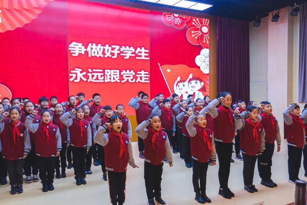 《爱情公寓1》为什么美嘉要装作展博的女朋友呢游戏画面